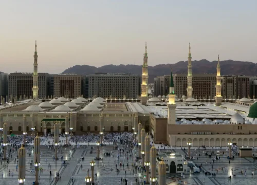 Short Stay vs Long Stay Umrah Packages from Pakistan: Which Option Should You Choose?